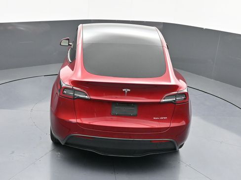 Used 2025 Tesla Model Y Long Range image 37