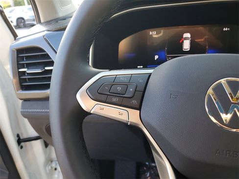 New 2026 Volkswagen Taos SE image 29