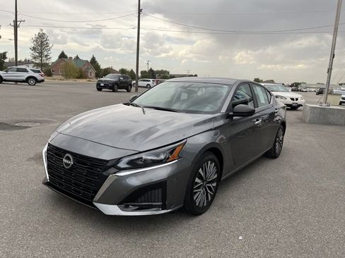 Used 2024 Nissan Altima 2.5 SV image 4