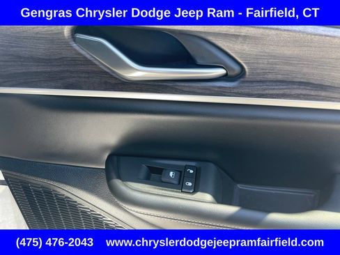 Used 2024 Jeep Grand Cherokee Limited w/ Black Appearance Package AWD/4WD image 19