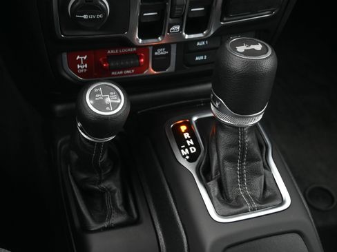 Used 2024 Jeep Wrangler Willys image 19