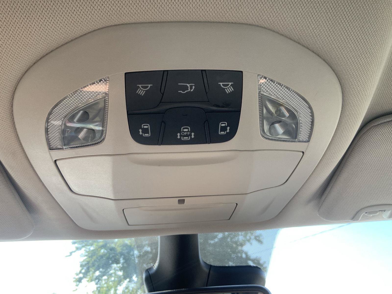 Used 2024 Chrysler Pacifica Touring-L FWD image 43