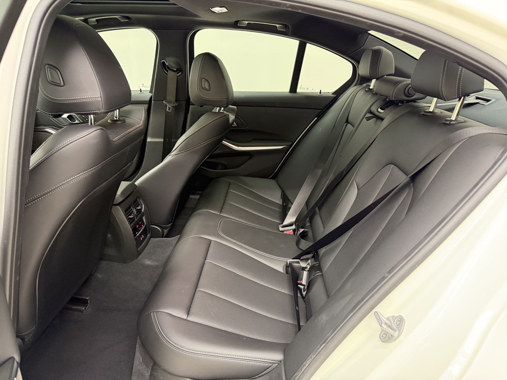 Used 2026 BMW 330i Sedan w/ M Sport Package RWD image 23