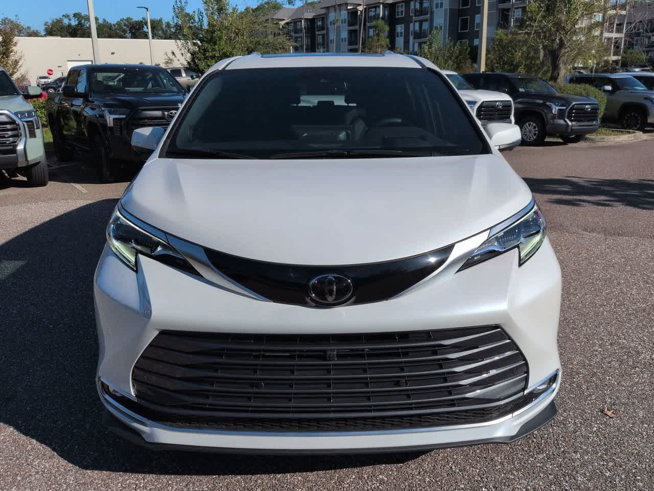 Used 2026 Toyota Sienna Platinum AWD/4WD image 9