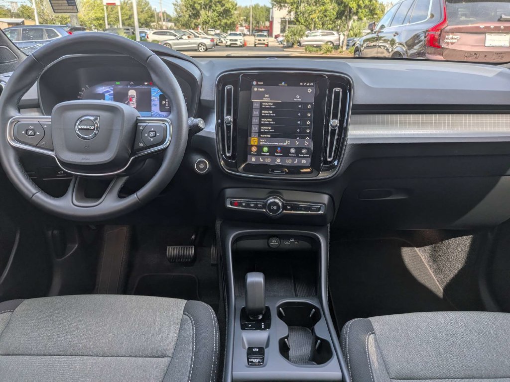 Used 2025 Volvo XC40 B5 Core AWD/4WD image 21