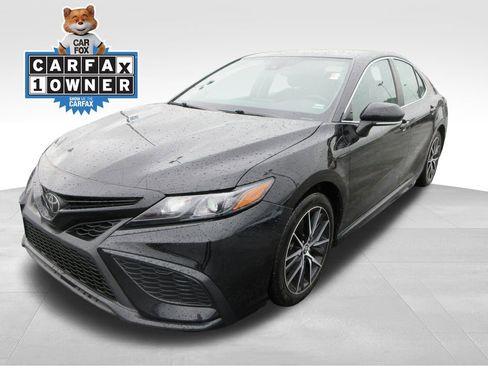 Used 2024 Toyota Camry SE FWD image 1