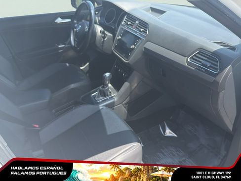 Used 2020 Volkswagen Tiguan SE R-Line FWD image 32