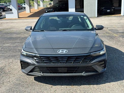Used 2025 Hyundai Elantra SEL FWD image 11