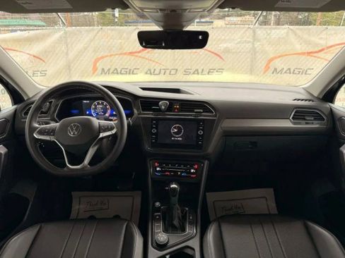 Used 2022 Volkswagen Tiguan SE w/ Panoramic Sunroof Package AWD/4WD image 25