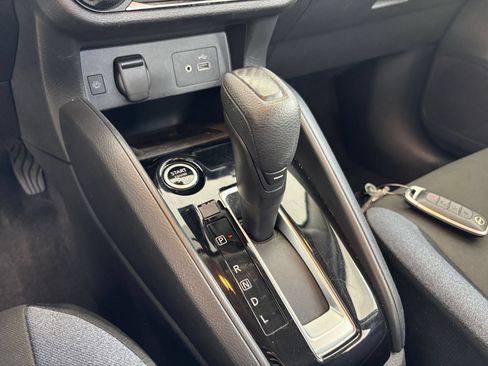 Used 2025 Nissan Versa SV FWD image 41