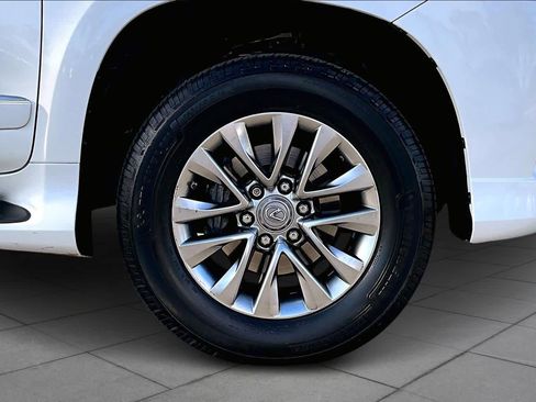 Used 2019 Lexus GX 460 Luxury image 10