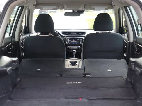 Used 2019 Nissan Rogue S FWD image 16