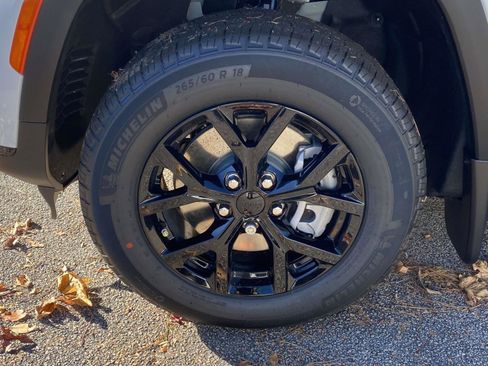 New 2025 Jeep Grand Cherokee L Altitude image 23