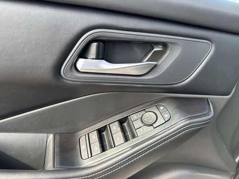 Used 2025 Nissan Rogue SV image 19