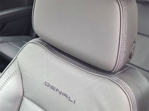 Certified 2025 GMC Yukon Denali image 11