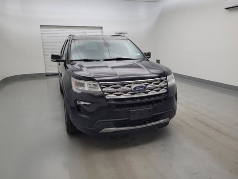 Used 2018 Ford Explorer XLT w/ Equipment Group 202A AWD/4WD image 14