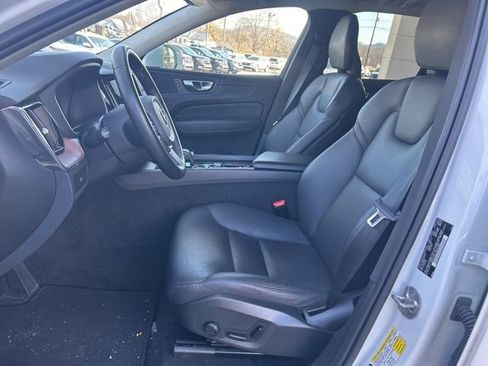 Used 2023 Volvo XC60 B5 Plus image 18