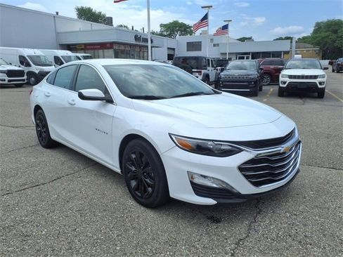Used 2023 Chevrolet Malibu LT image 3