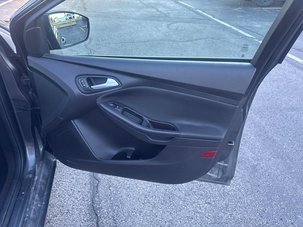 Used 2015 Ford Focus SE FWD image 31