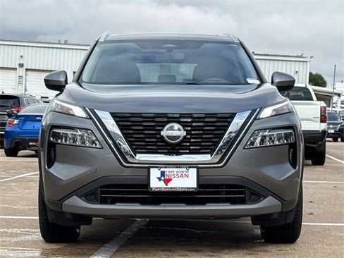 Used 2022 Nissan Rogue SV w/ SV Premium Package image 3