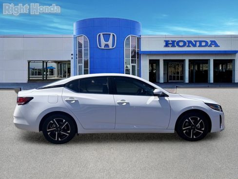Used 2024 Nissan Sentra SV FWD image 8