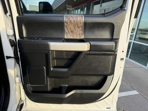 Used 2019 Ford F250 Lariat w/ Chrome Package image 26