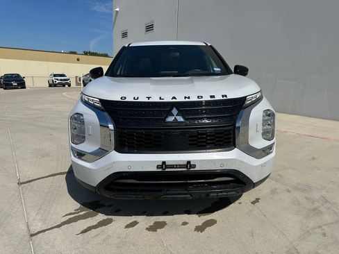 Used 2022 Mitsubishi Outlander SE AWD/4WD image 2