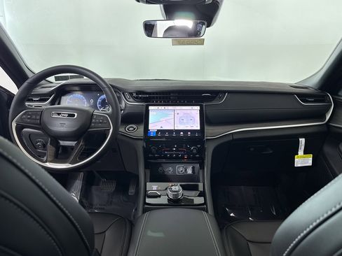 New 2025 Jeep Grand Cherokee Limited image 3