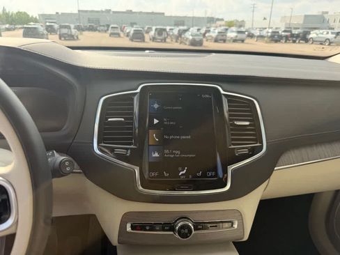 Used 2022 Volvo XC90 T8 Inscription w/ Advanced Package AWD/4WD image 13
