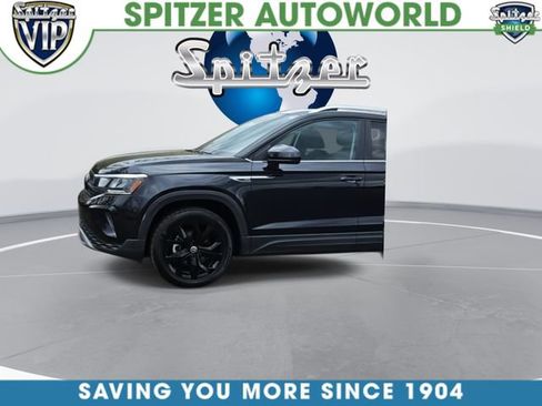 Used 2023 Volkswagen Taos SE w/ Panoramic Sunroof Package AWD/4WD image 5