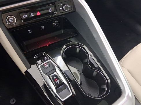 Used 2025 Audi Q5 Premium w/ Convenience Package image 24
