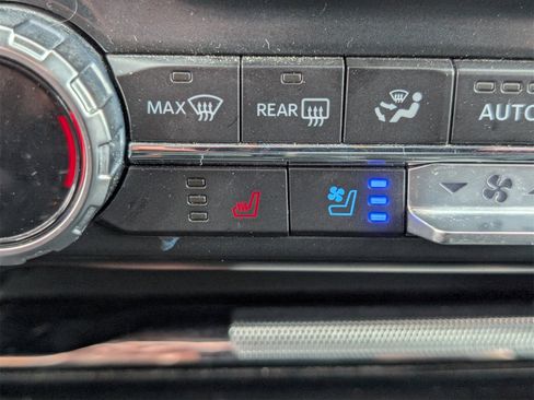 Used 2022 Ford F150 Lariat image 19