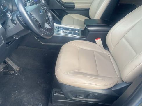 Used 2020 Ford Explorer XLT w/ Equipment Group 202A image 9
