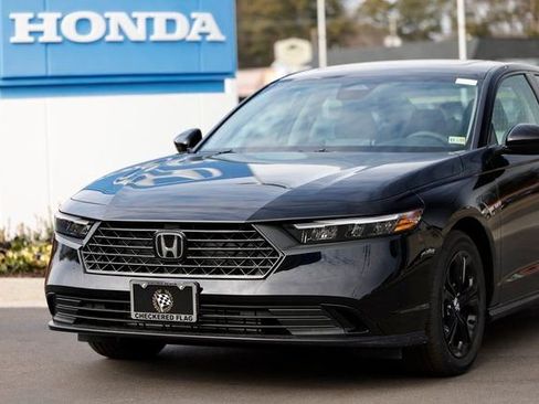 Used 2025 Honda Accord SE image 2