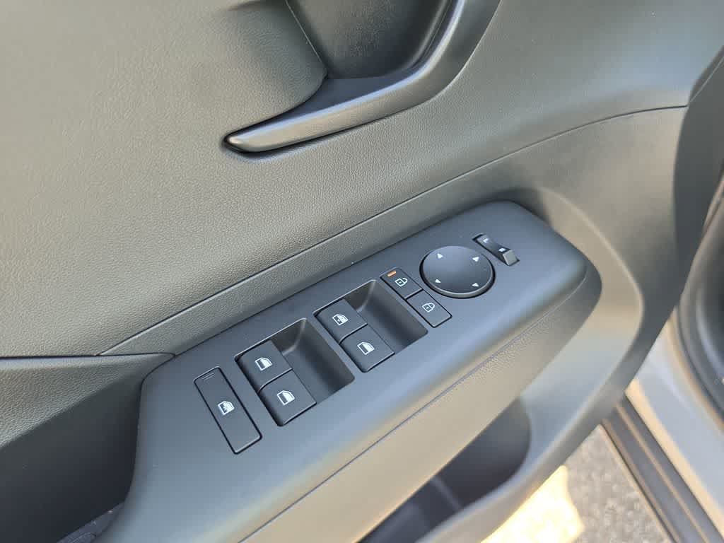 New 2027 Hyundai Kona SE FWD image 17