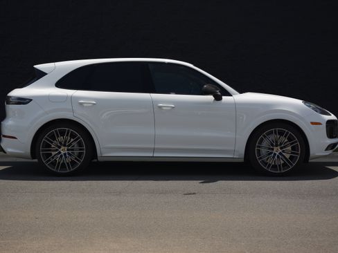 Used 2023 Porsche Cayenne Turbo AWD/4WD image 8