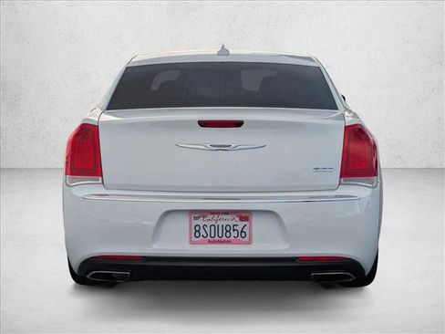 Used 2020 Chrysler 300 Touring image 6