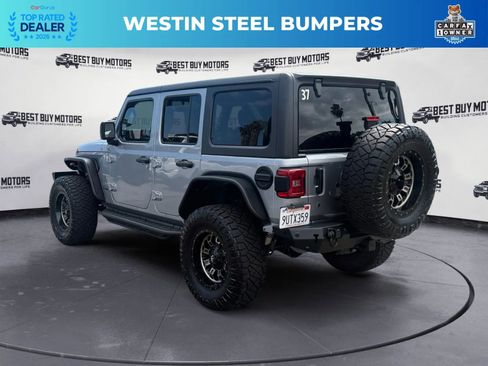 Used 2019 Jeep Wrangler Unlimited Sahara AWD/4WD image 6