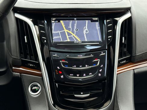Used 2020 Cadillac Escalade ESV Luxury image 26