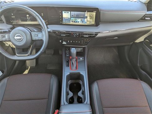 Certified 2025 Nissan Kicks SR image 21