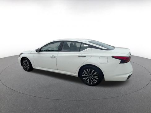 Used 2025 Nissan Altima 2.5 SV image 11