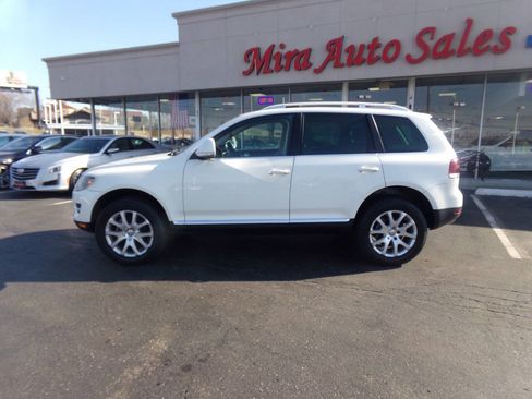 Used 2009 Volkswagen Touareg V6 AWD/4WD image 2