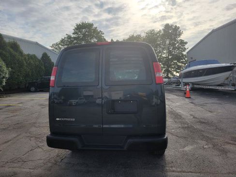 Used 2017 Chevrolet Express 3500 Extended RWD image 12