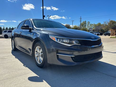 Used 2017 Kia Optima LX image 5