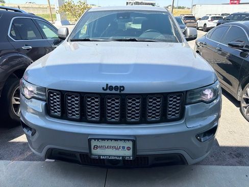 Used 2021 Jeep Grand Cherokee Laredo X AWD/4WD image 2