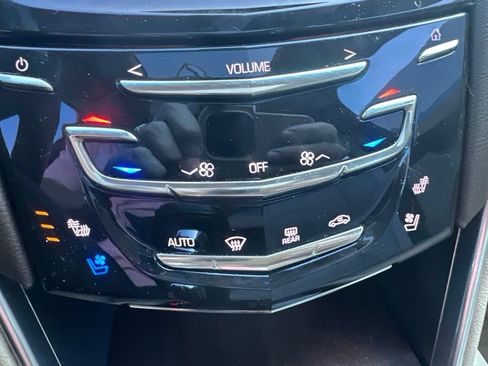 Used 2013 Cadillac XTS Luxury FWD image 20