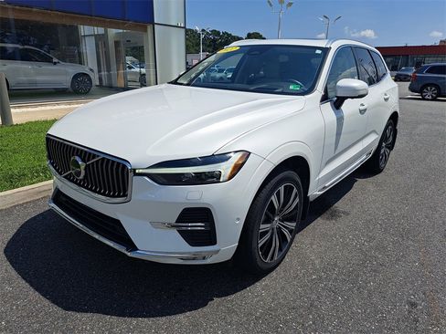 Used 2022 Volvo XC60 B6 Inscription w/ Advanced Package image 2