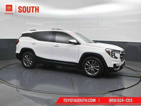 Used 2023 GMC Terrain SLT FWD image 1