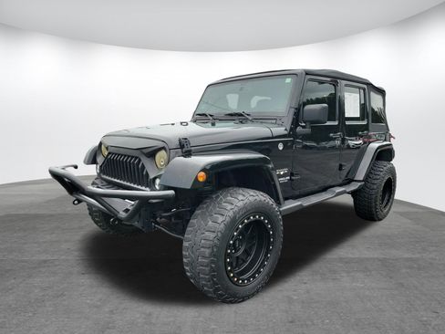 Used 2016 Jeep Wrangler Unlimited Sahara w/ Connectivity Group AWD/4WD image 18