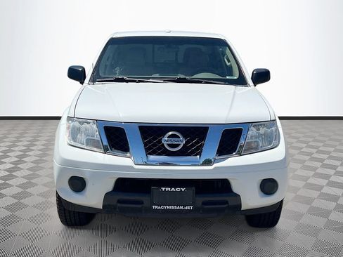 Used 2016 Nissan Frontier SV RWD image 2